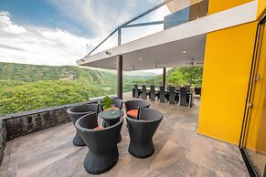 Casa Ave del Risco (Villa con río y cascada al interior)