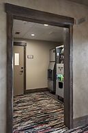 Glacier International Lodge
