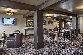 Glacier International Lodge