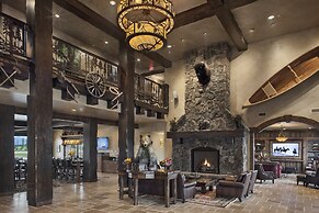 Glacier International Lodge