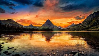 Glacier International Lodge
