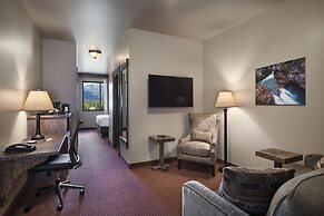 Glacier International Lodge