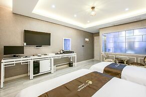 CYGNUS Hotel