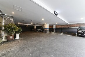 Gupo Station Almond Hotel