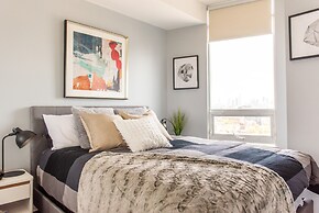 QuickStay CN Tower View Condo in Fort York