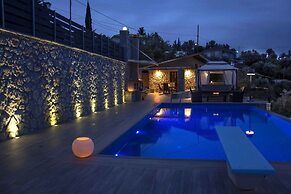 Luxurious Villa Kastro
