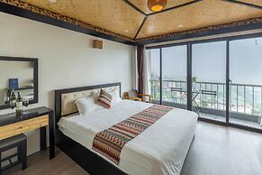 Phuong Nam Mountain View Hotel