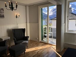 Hjelle Hotel