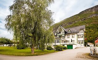 Hjelle Hotel