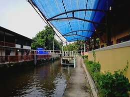 Pueng Luang Hotel