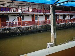 Pueng Luang Hotel