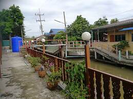 Pueng Luang Hotel