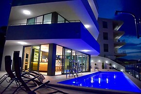White Cloud Apartments
