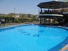 Ryan's Bay Hotel