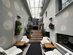 Black Art Otel