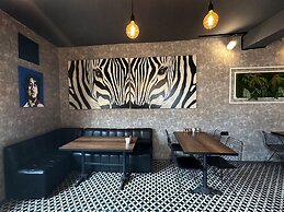 Black Art Otel