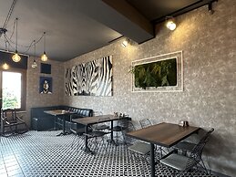 Black Art Otel