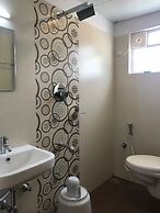 Regalia Inn & Suites