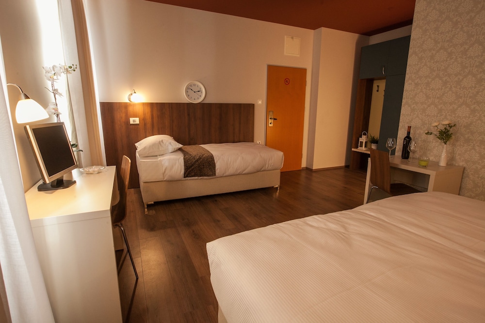 Hotel Center