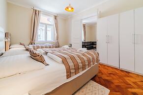Flowers Premium Apartments & Rooms