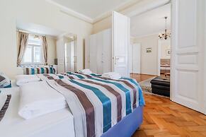 Flowers Premium Apartments & Rooms