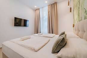 Flowers Premium Apartments & Rooms