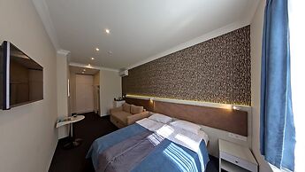 Voyage Hotel