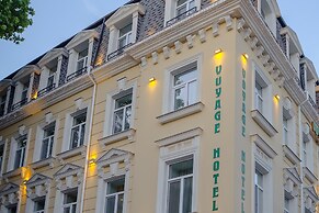 Voyage Hotel