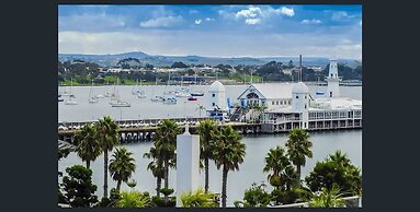 Waterfront By Gold Star Stays