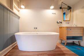 Allure Central Boutique Hotel