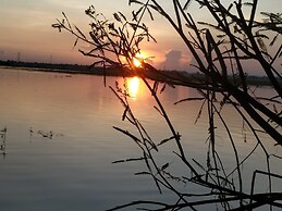 Moe Yun Gyi Wetlands Resort