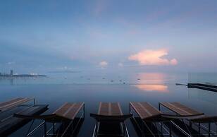 1BR Centric Sea 812 With Infinity Pool