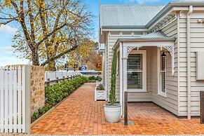 Grandview Accommodation - The Elm Tree Apartments