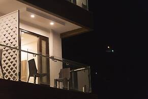 Hotel Seven Oaks