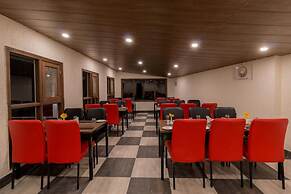 Hotel Seven Oaks
