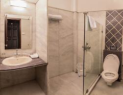 Hotel Seven Oaks