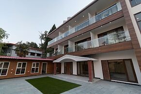 Hotel Seven Oaks