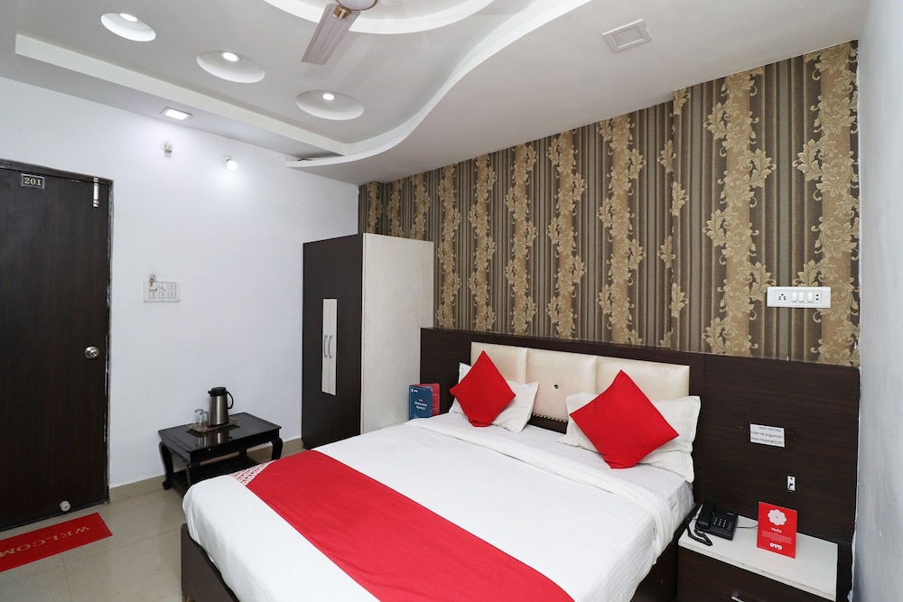OYO 11943 Hotel Yugantar Palace
