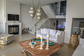 Stunning Luxury with Private Beach
