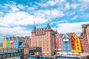 Europa-Park Erlebnis-Resort, Hotel Krønasår