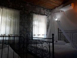 Otantik Tas Ev