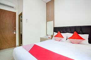 Hotel O Sarkawi Residence