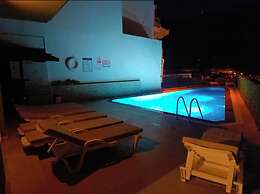 Es Apartments