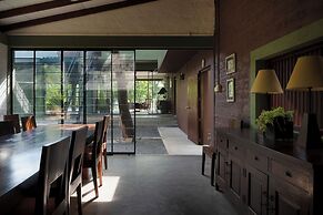 Neem Tree House