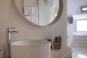 Globe Suites