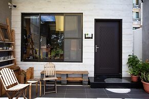 K&B Happy Hostel