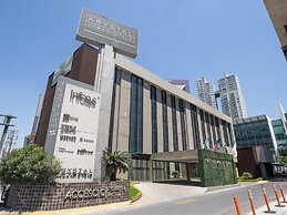 Krystal Urban Monterrey San Jerónimo