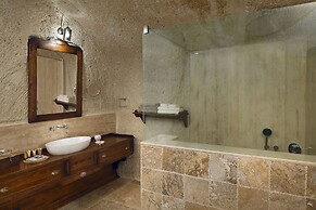Seraphim Cave Suites & Spa