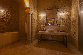 Seraphim Cave Suites & Spa