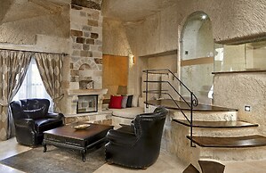 Seraphim Cave Suites & Spa